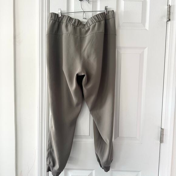 Lululemon Light Grey Sage Green On The Fly Jogger Pants Woven 28" Inseam M/L - Picture 7 of 8